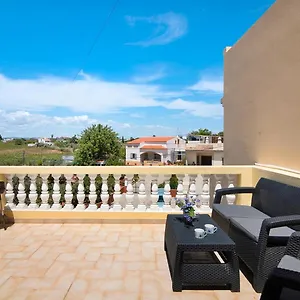 apartamentos-paradise-fuseta.hotelaalgarve.com/